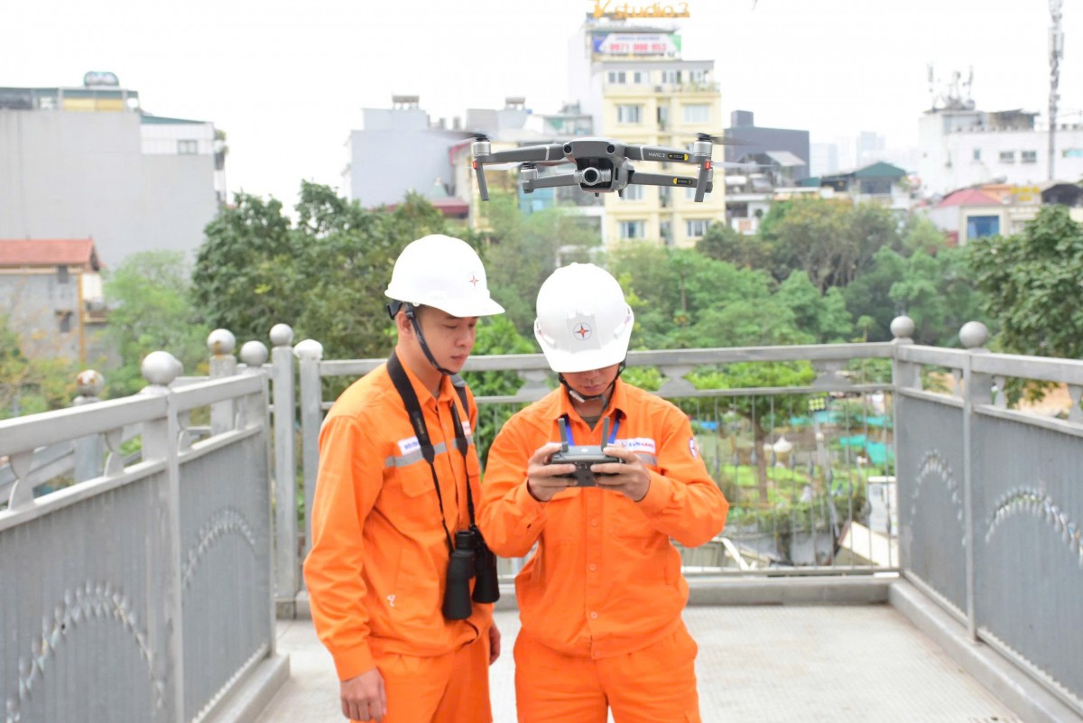 EVNHANOI khẳng định vai trò trong công tác cung ứng điện cho Thủ đô EVNHANOI khẳng định vai trò trong công tác cung ứng điện cho Thủ đô