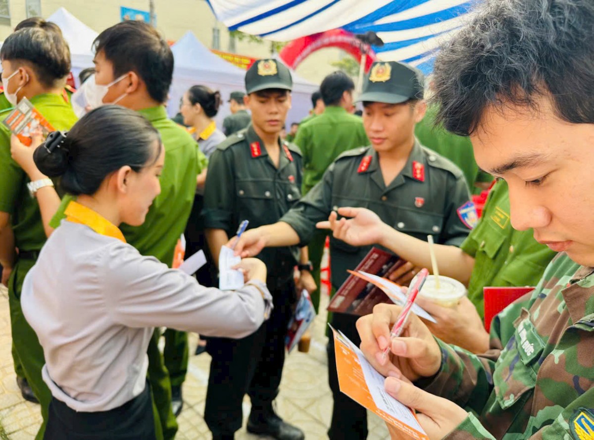 Sắp diễn ra ngày hội giới thiệu việc làm cho binh sĩ chuẩn bị xuất ngũ năm 2026 tại TP.HCM Sắp diễn ra ngày hội giới thiệu việc làm cho binh sĩ chuẩn bị xuất ngũ năm 2026 tại TP.HCM