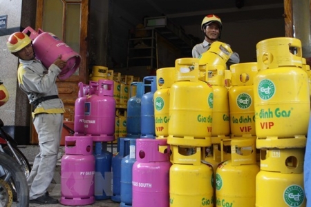 Ngược với giá xăng, giá gas tiếp tục giảm tháng thứ ba liên tiếp