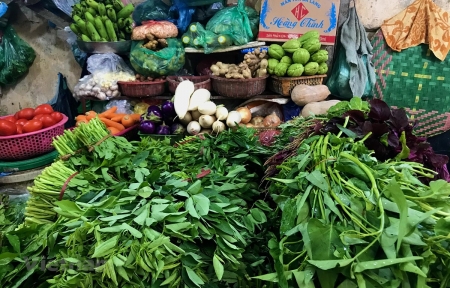 Hà Nội: Giá rau xanh, thực phẩm tiếp tục đà "giảm nhiệt"