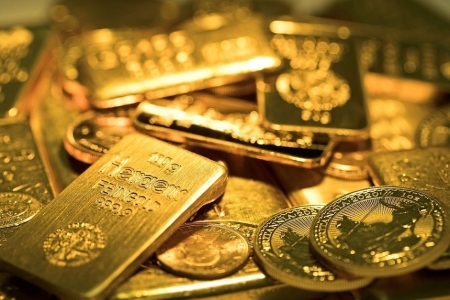 Giá vàng liên tục giảm, rơi xuống mức thấp