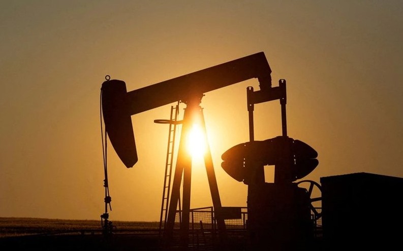 Giá dầu thế giới tiếp đà giảm mạnh