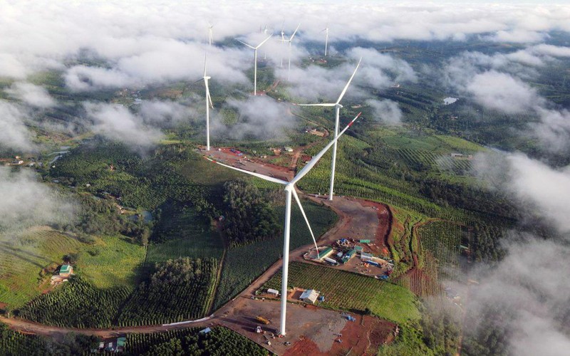 Dự án điện gió Nam Bình 1 tại xã Nam Bình, huyện Ðắk Song, tỉnh Ðắk Nông có công suất 30MW với tổng vốn đầu tư hơn 1.000 tỷ đồng. (Ảnh HỒNG NHUNG) 