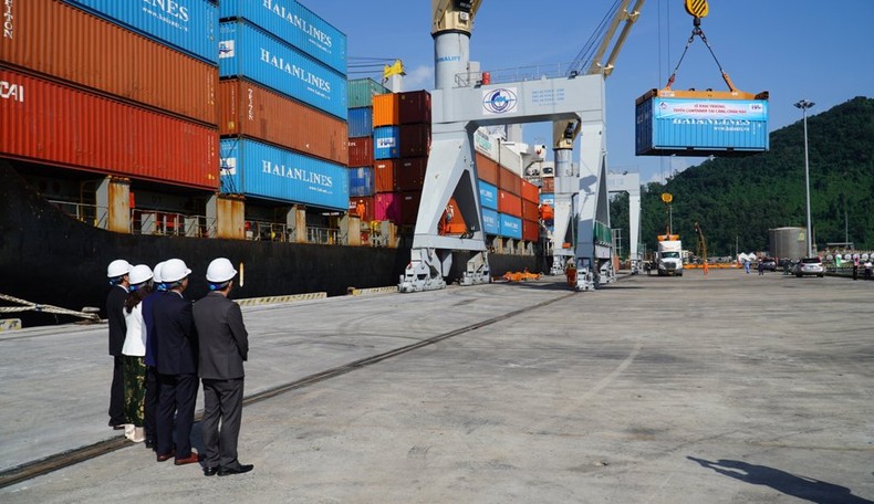 Mở tuyến dịch vụ vận tải container nội địa đầu tiên đến cảng Chân Mây ảnh 2
